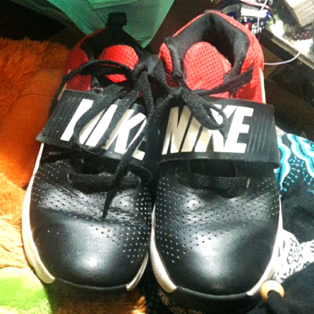 Team Hustle 08 Nike sz 6.5